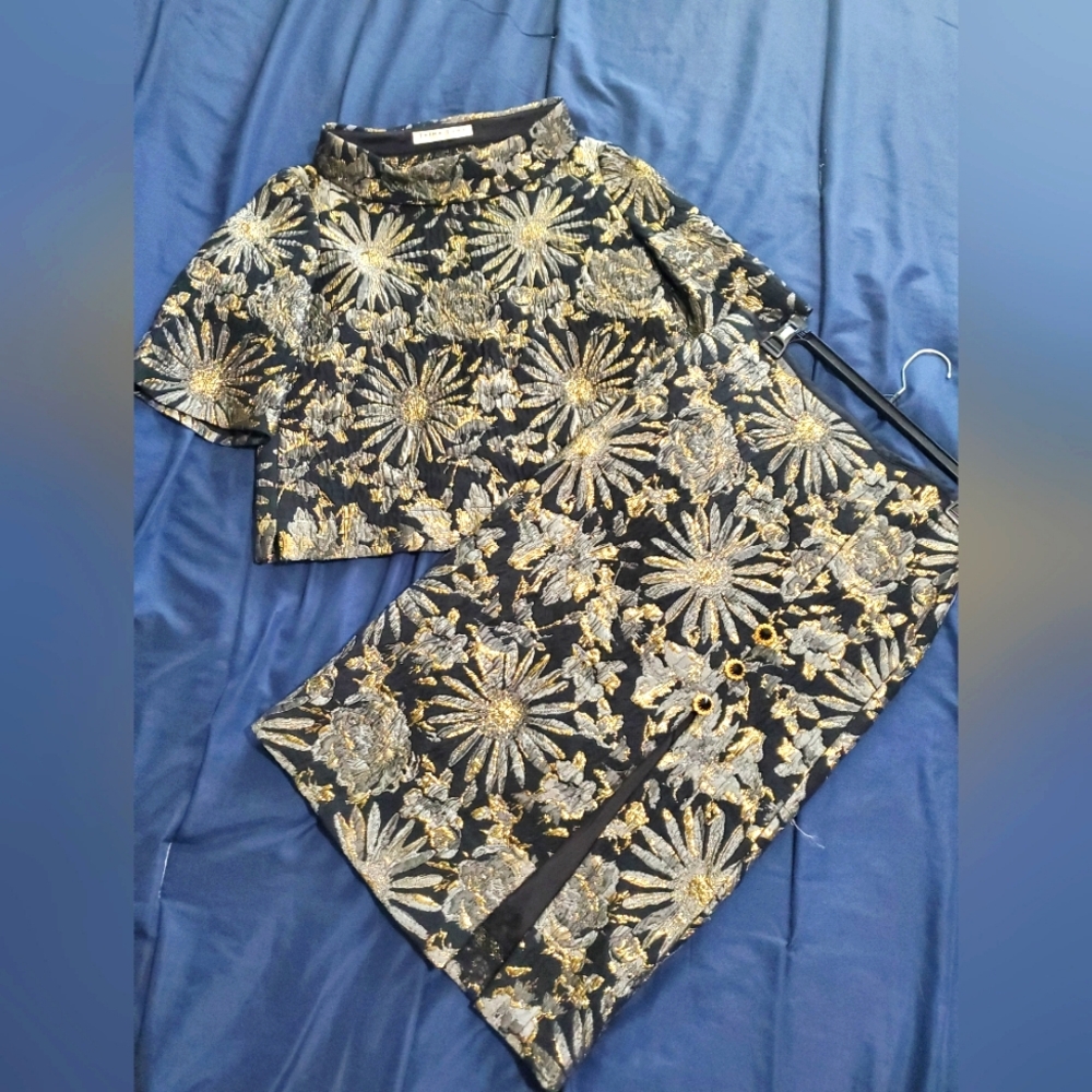 Gorgeous set, pencil skirt with top